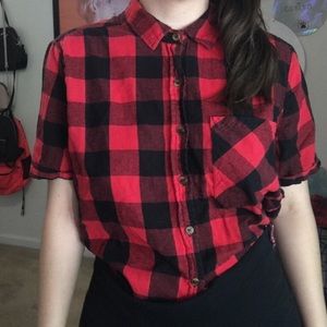 Cropped plaid top